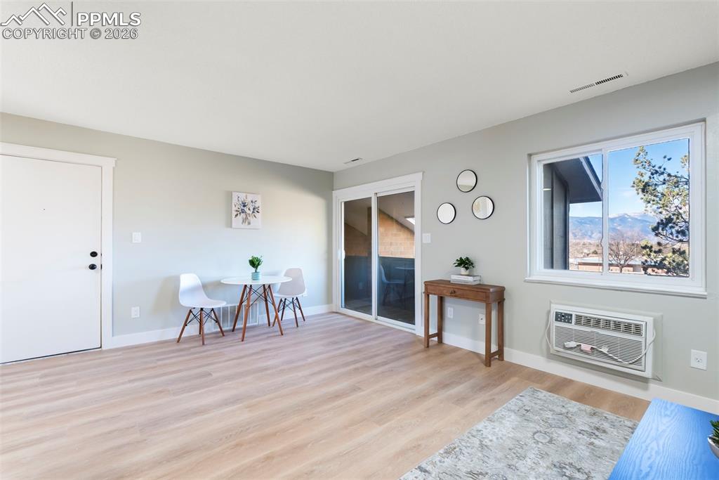 Image 11 of 27: Sitting Room