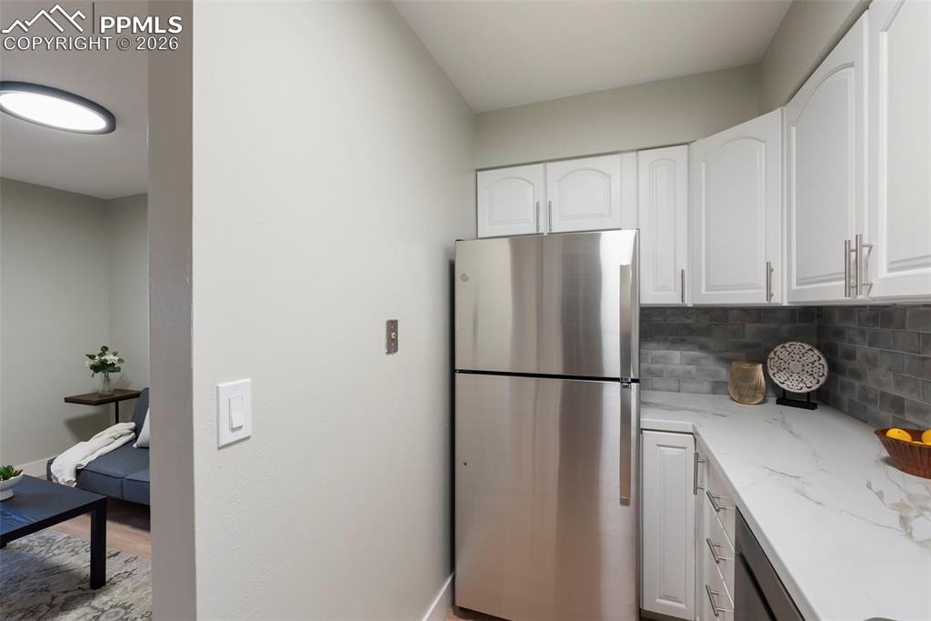 Image 17 of 27: Kitchen