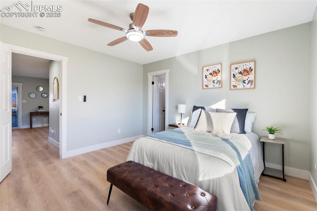 Image 20 of 27: Bedroom