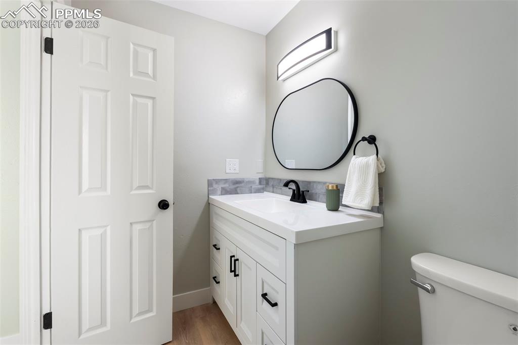 Image 24 of 27: Bathroom