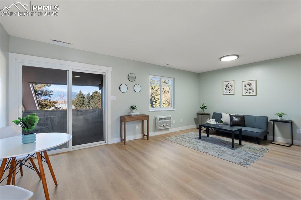 Image 7 of 27: Living Room