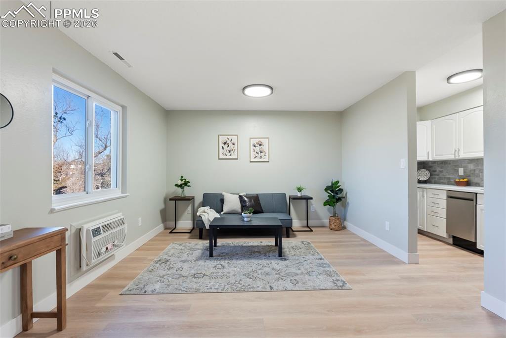 Image 8 of 27: Sitting Room