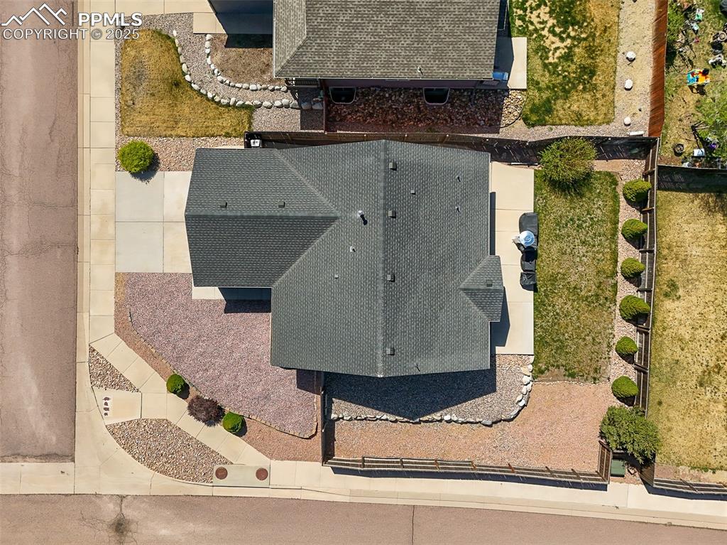 Image 35 of 40: Drone / aerial view