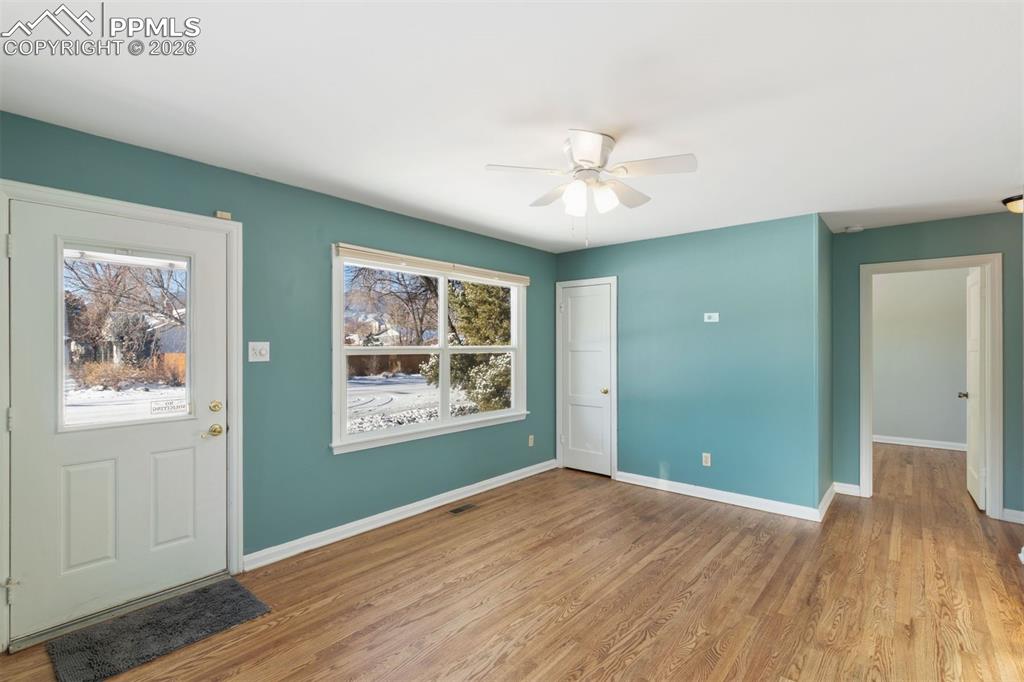 Image 15 of 31: Living Room