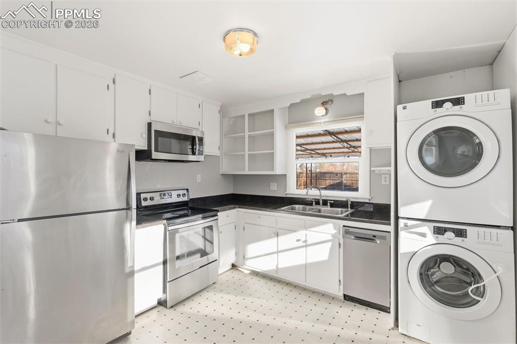 Image 16 of 31: Kitchen