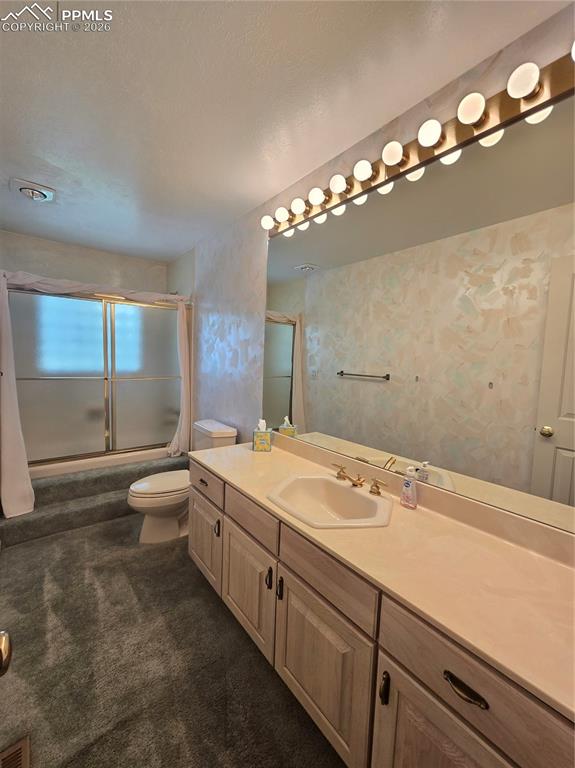 Image 18 of 22: Bathroom