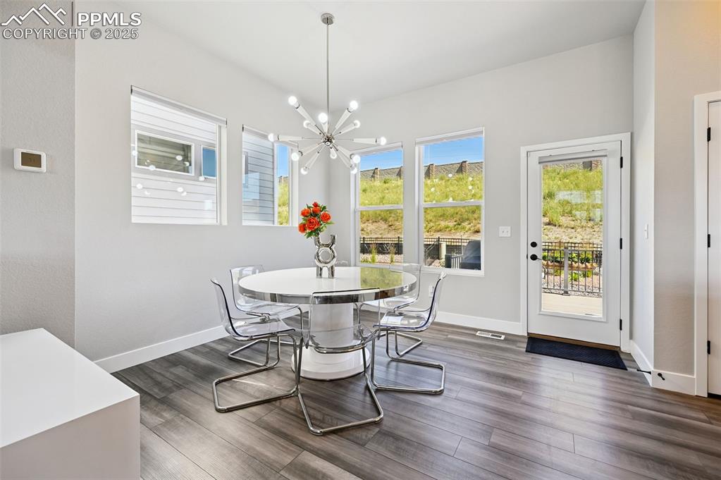 Image 10 of 38: Dining Area