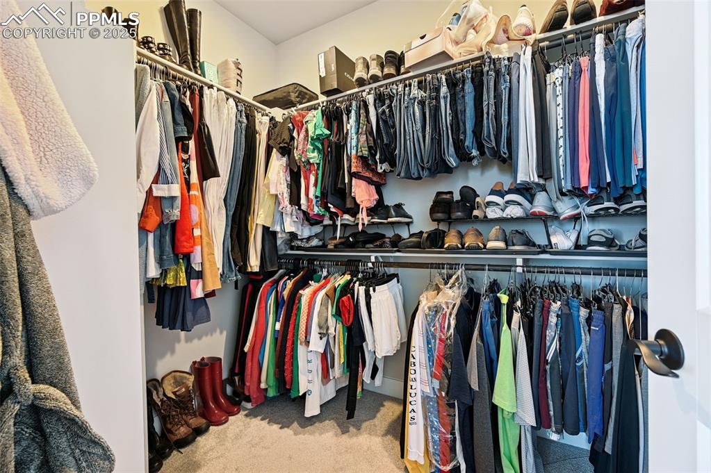 Image 23 of 38: Closet