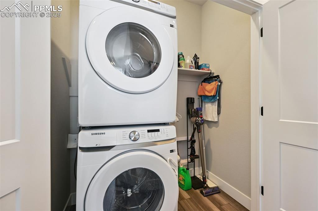 Image 32 of 38: Upper Level Laundry