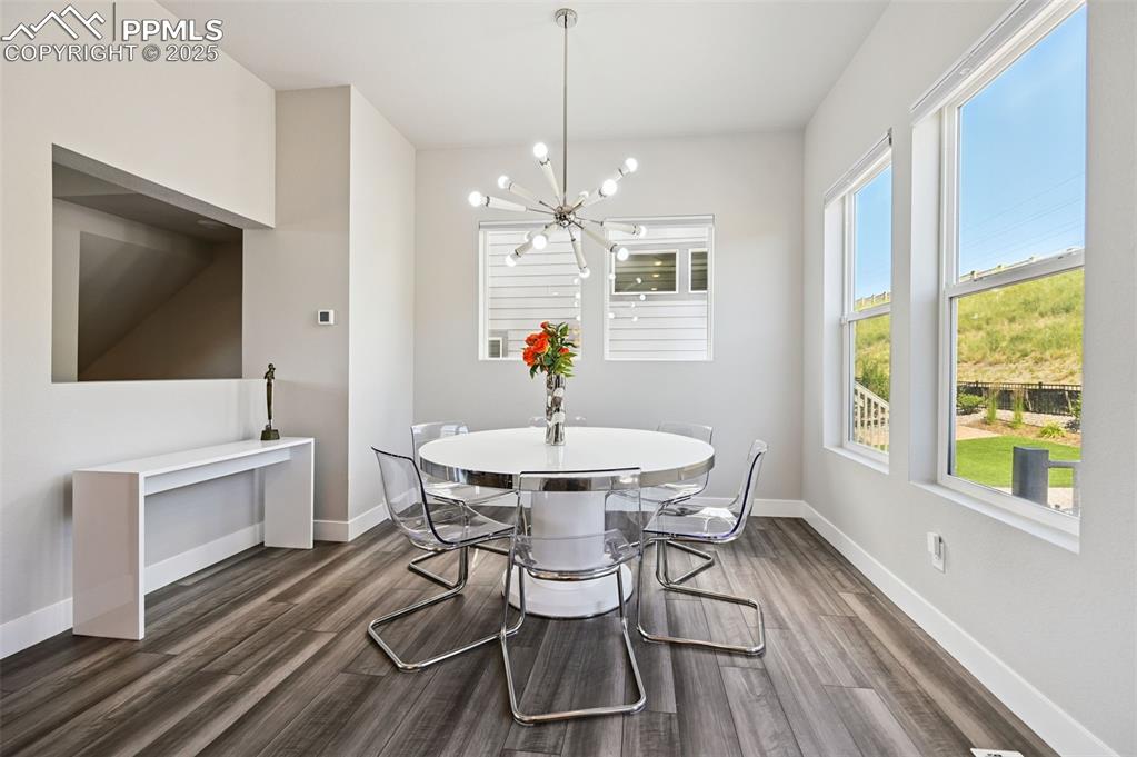 Image 9 of 38: Dining Area