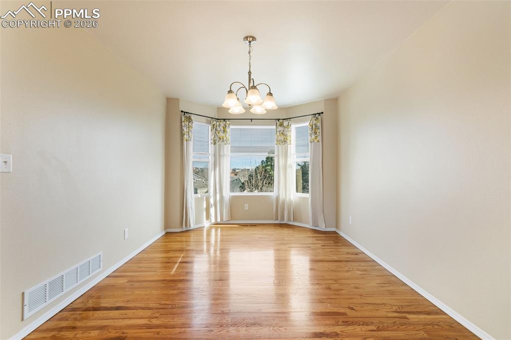 Image 13 of 50: Dining Area