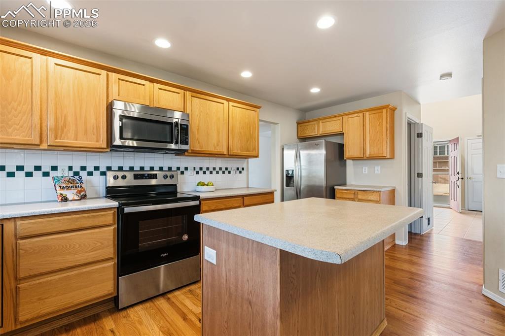 Image 14 of 50: Kitchen