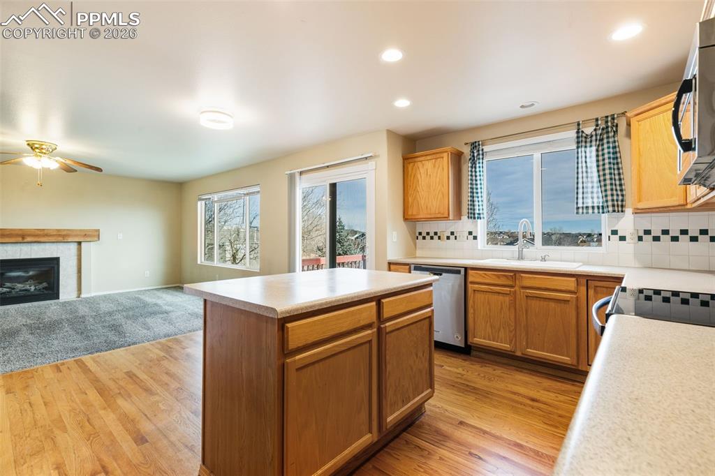 Image 16 of 50: Kitchen