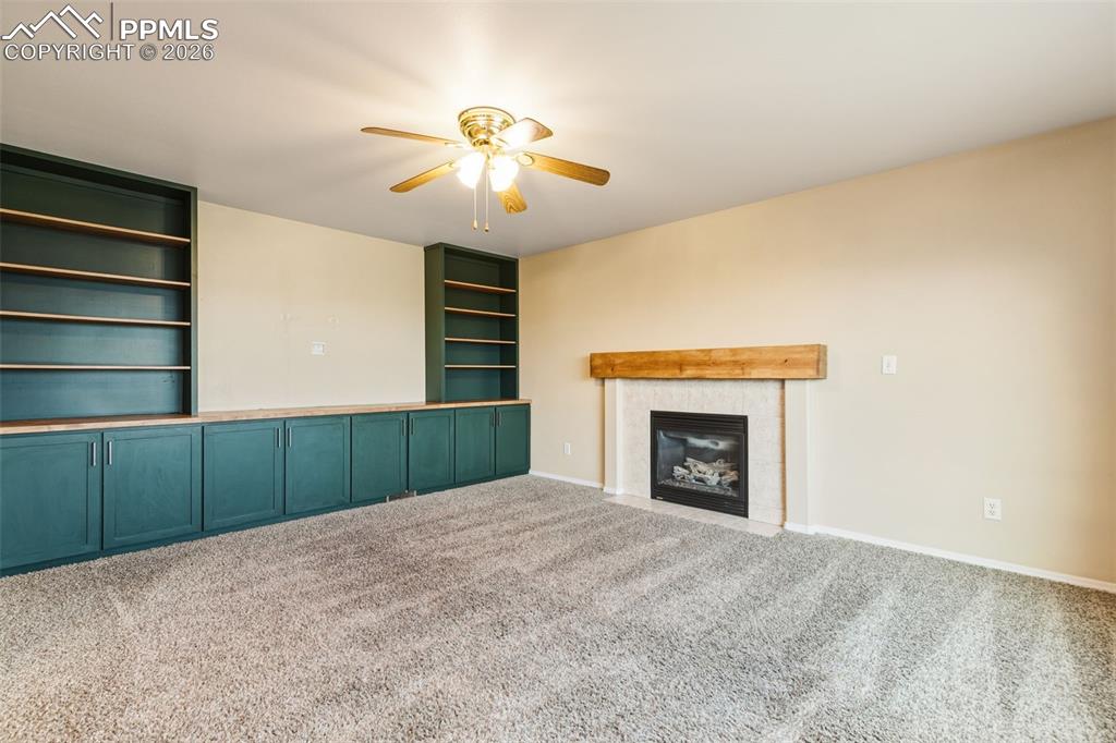 Image 18 of 50: Living Room