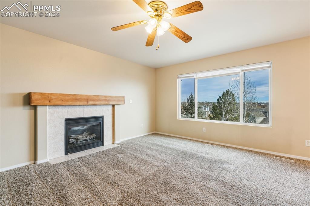 Image 19 of 50: Living Room