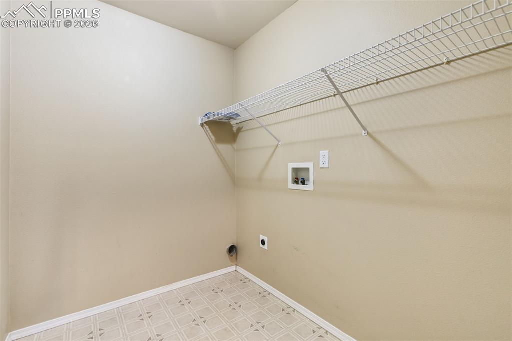 Image 23 of 50: Laundry