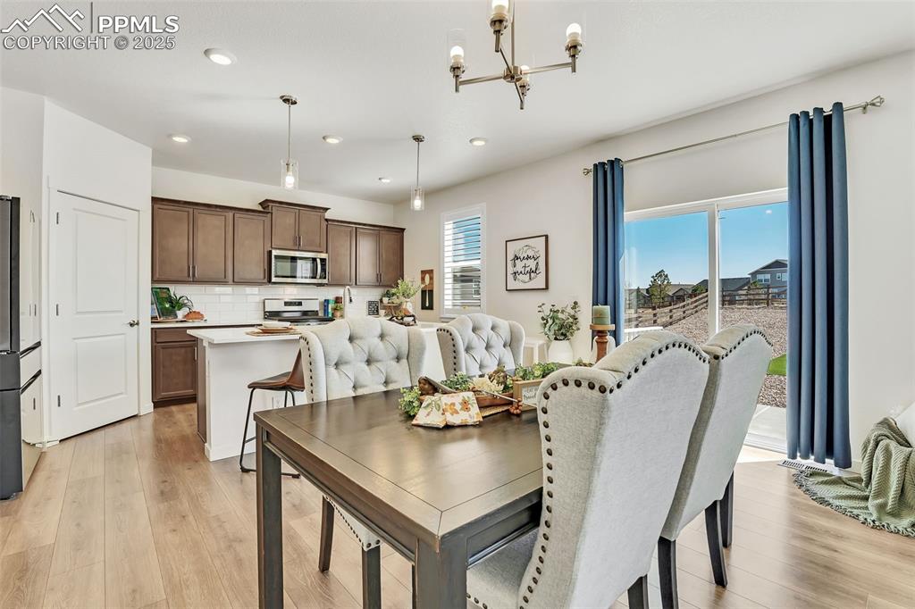 Image 10 of 45: Dining Area