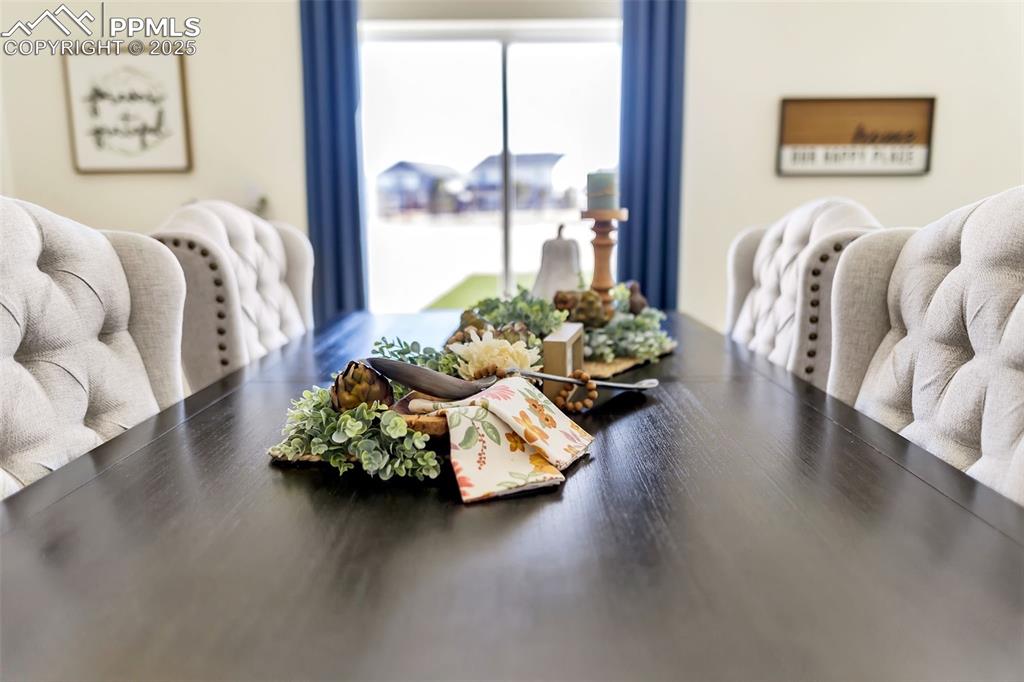 Image 11 of 45: Dining Area