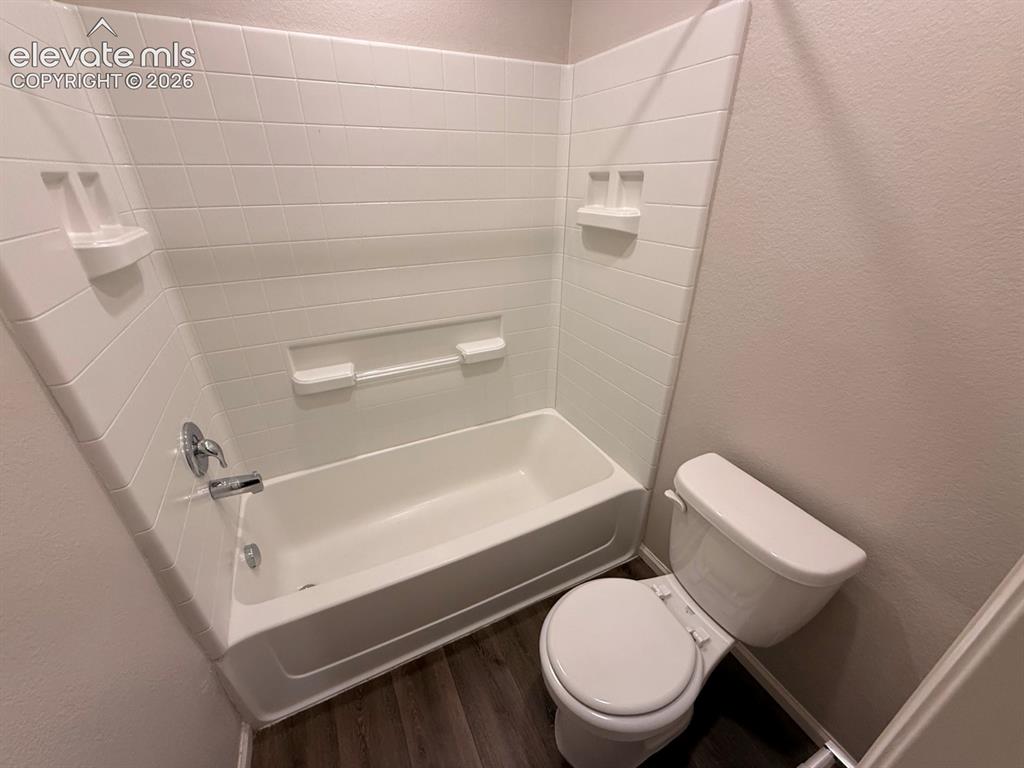 Image 42 of 49: Bathroom