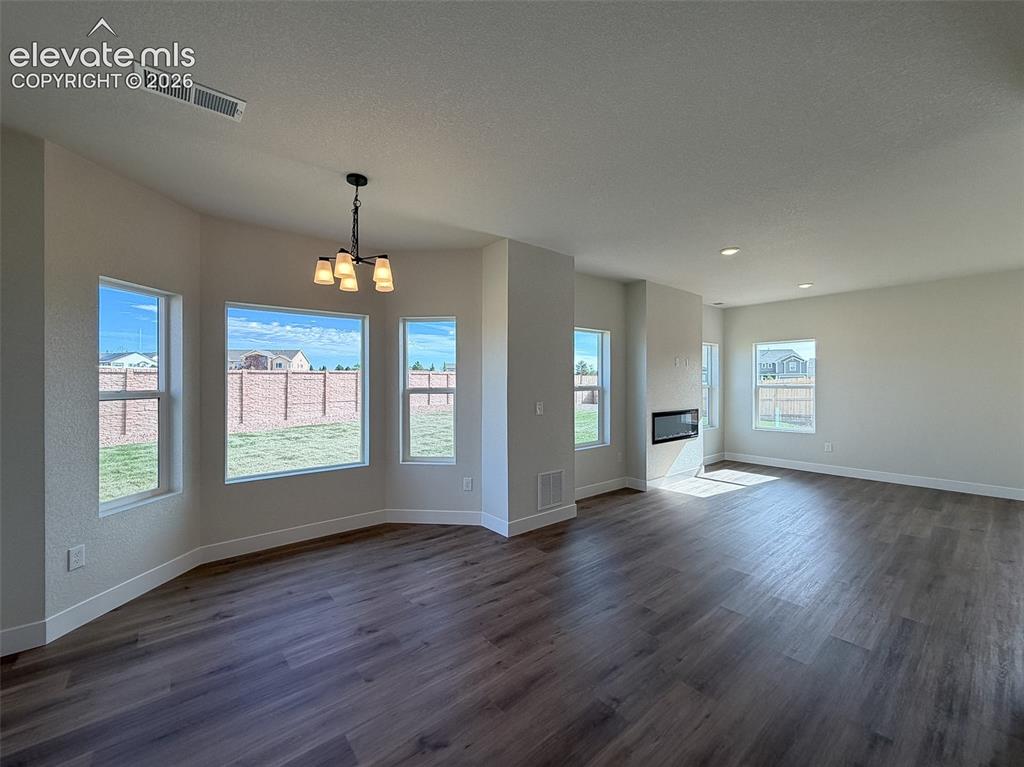 Image 10 of 41: Dining Area