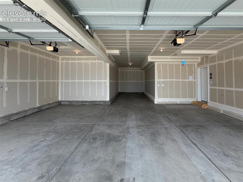 Image 3 of 41: Garage