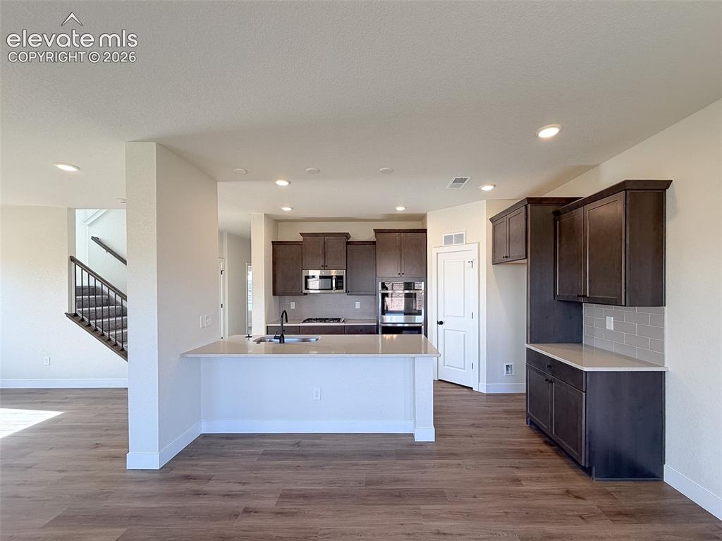 Image 5 of 41: Kitchen