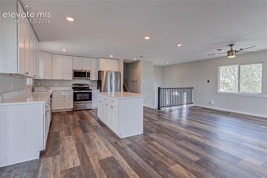 Image 11 of 50: Kitchen