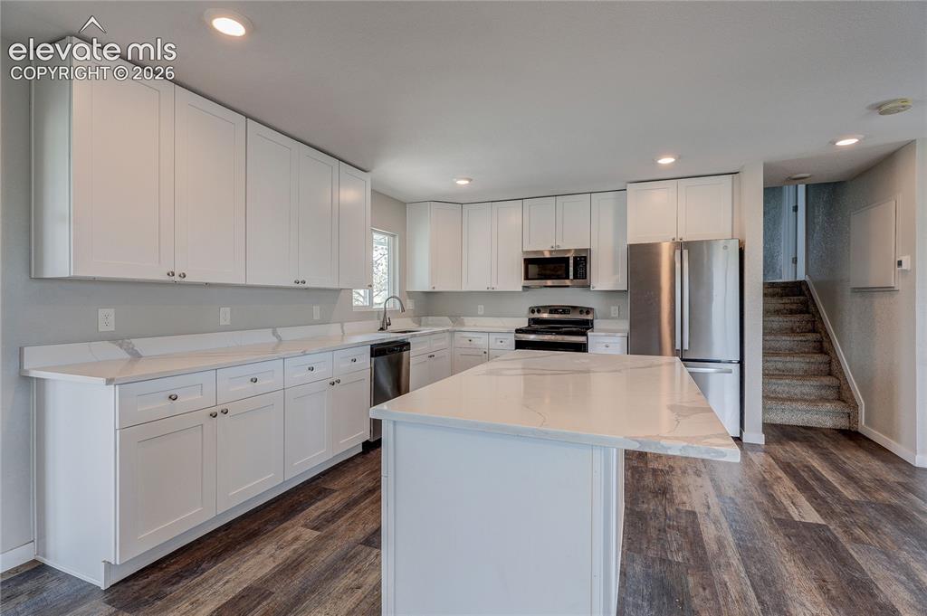 Image 12 of 50: Kitchen