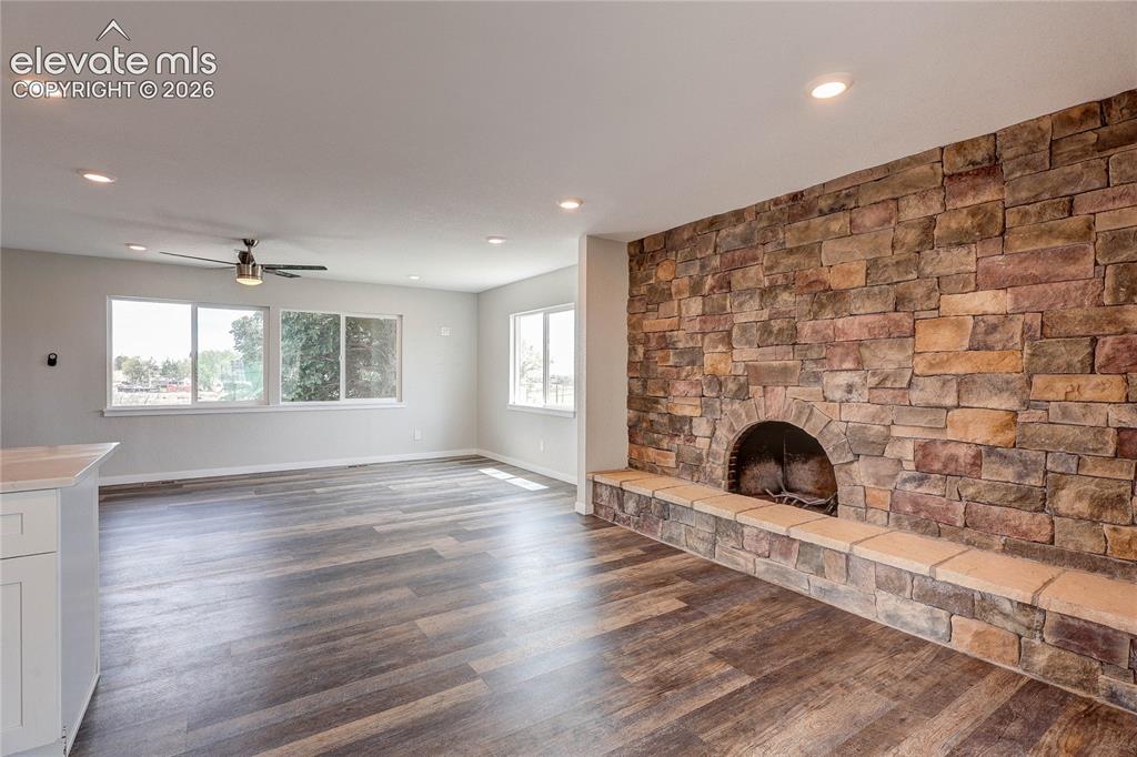 Image 18 of 50: Dining Area