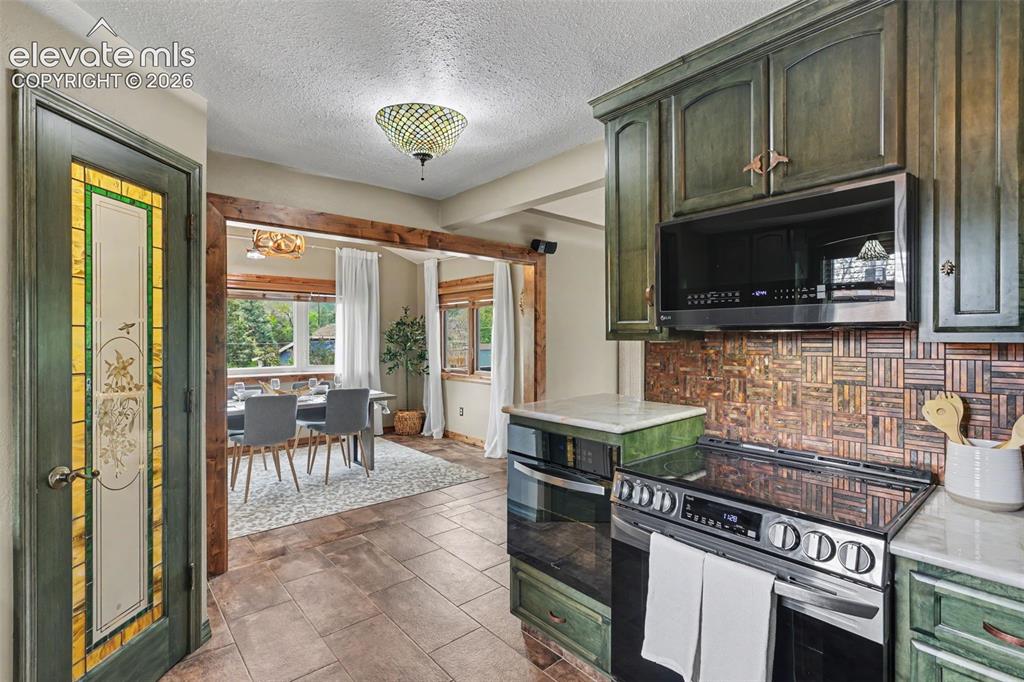 Image 16 of 45: Kitchen