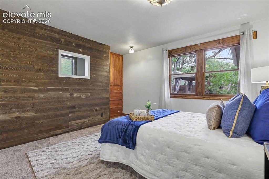 Image 18 of 45: Bedroom