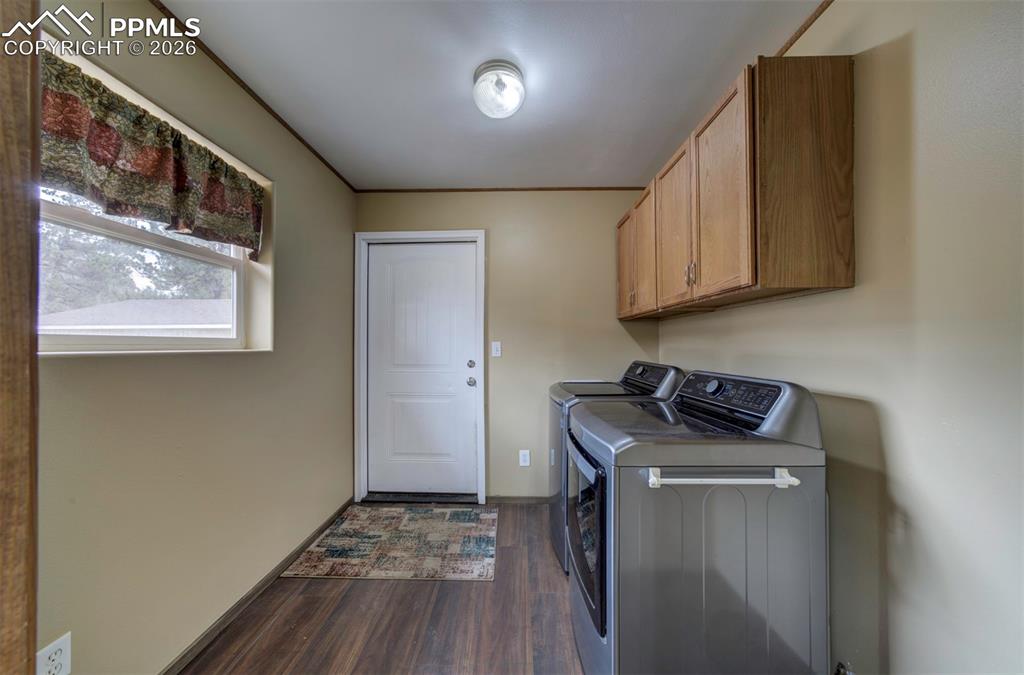 Image 25 of 40: Laundry