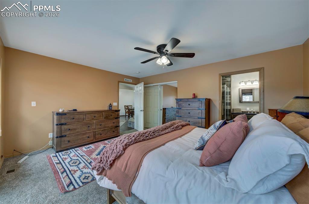 Image 29 of 40: Bedroom