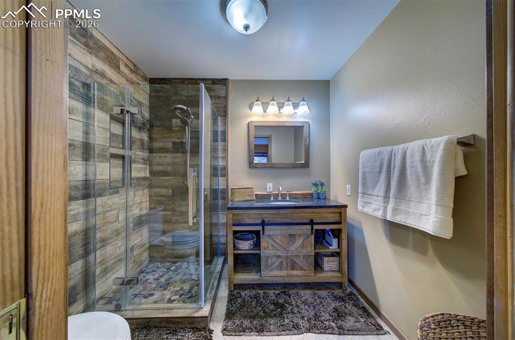 Image 31 of 40: Bathroom