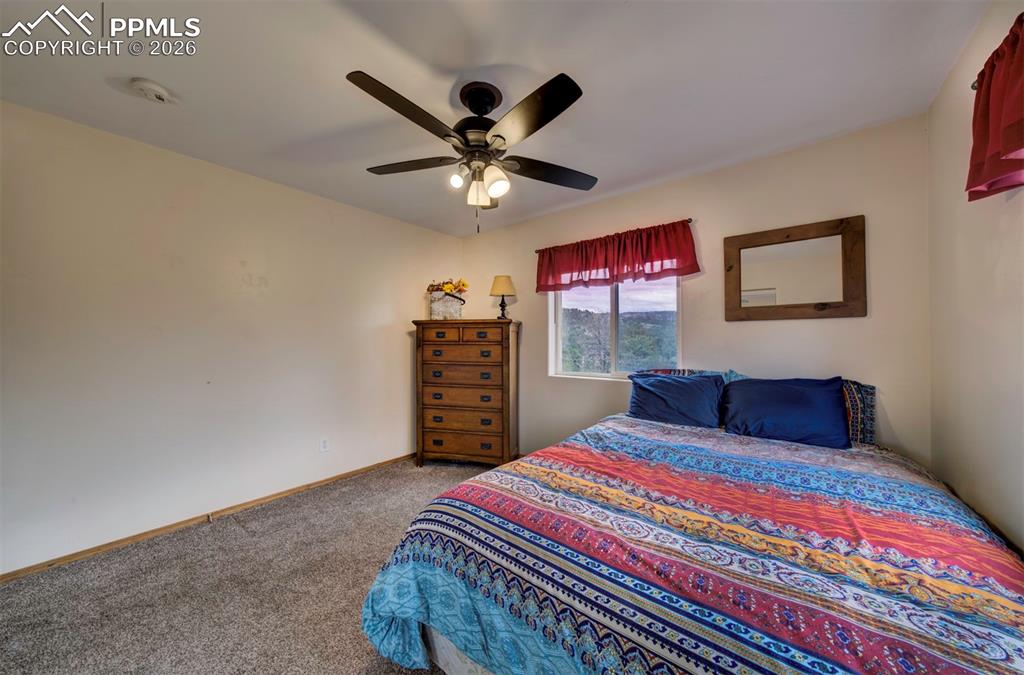 Image 33 of 40: Bedroom