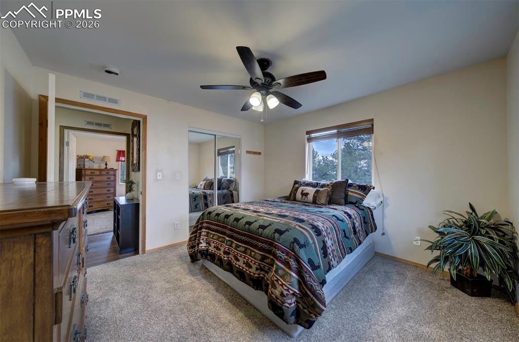 Image 36 of 40: Bedroom