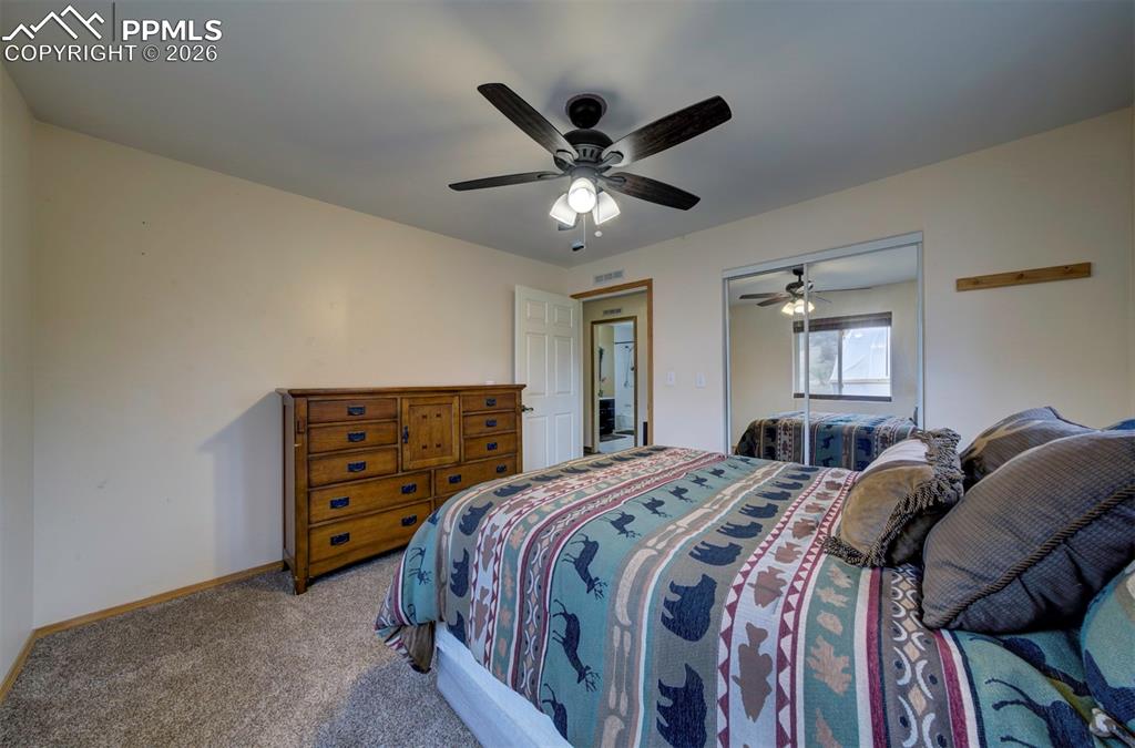 Image 37 of 40: Bedroom