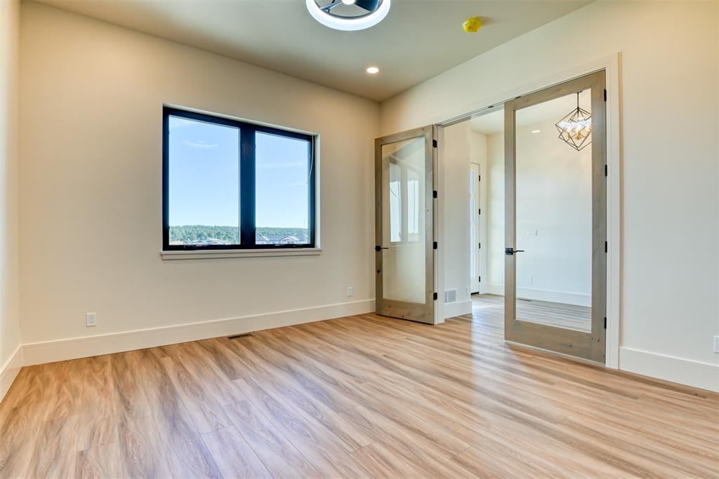 Image 10 of 47: Bedroom