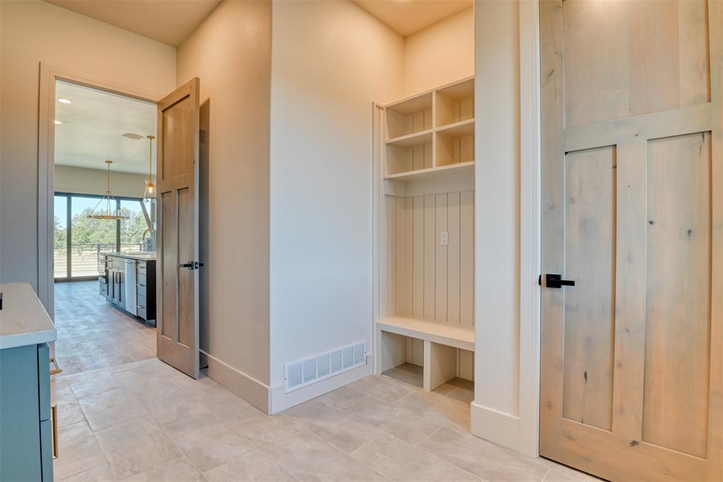 Image 19 of 47: Mud Room