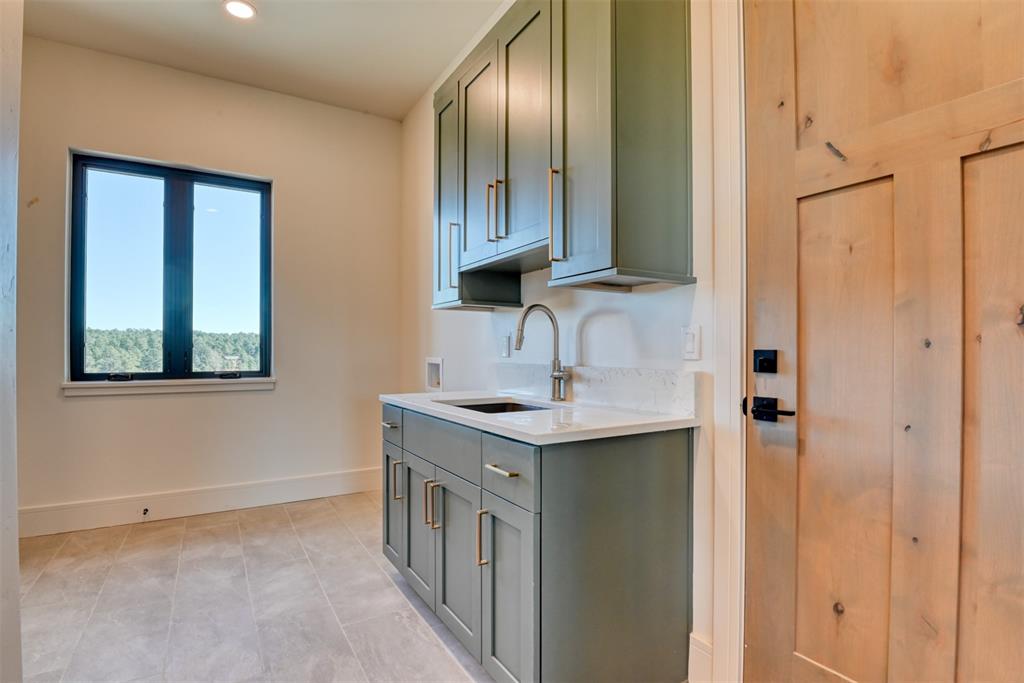 Image 20 of 47: Laundry