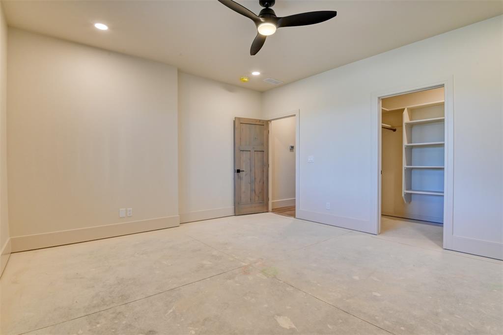 Image 34 of 47: Bedroom