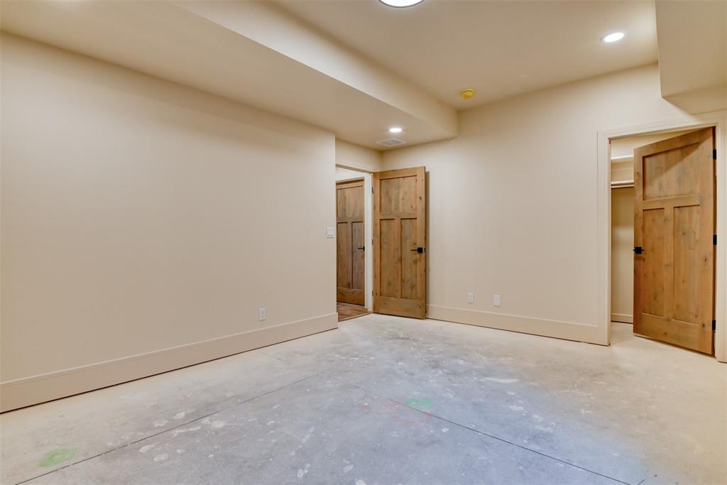 Image 36 of 47: Bedroom