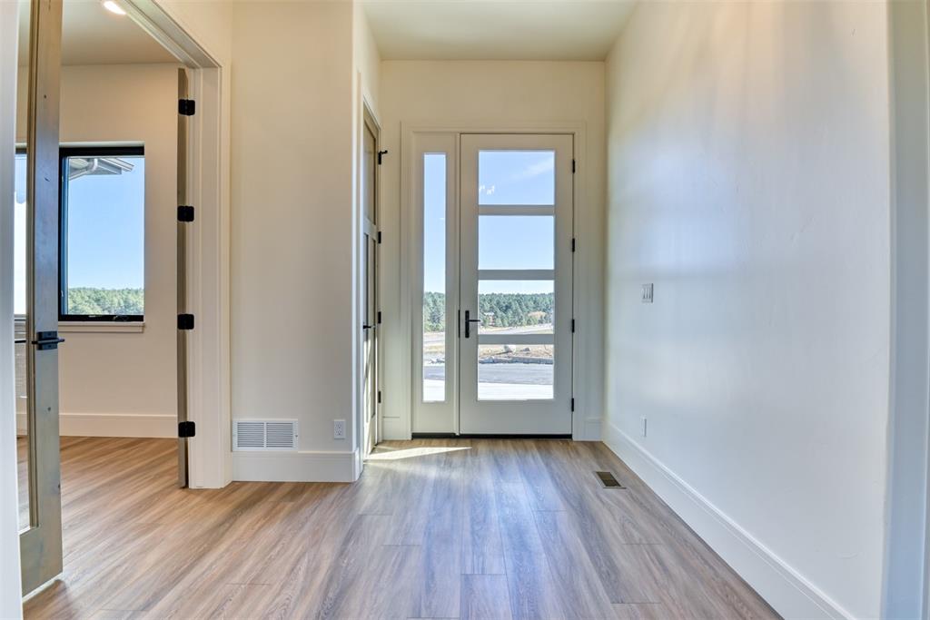 Image 8 of 47: Entry