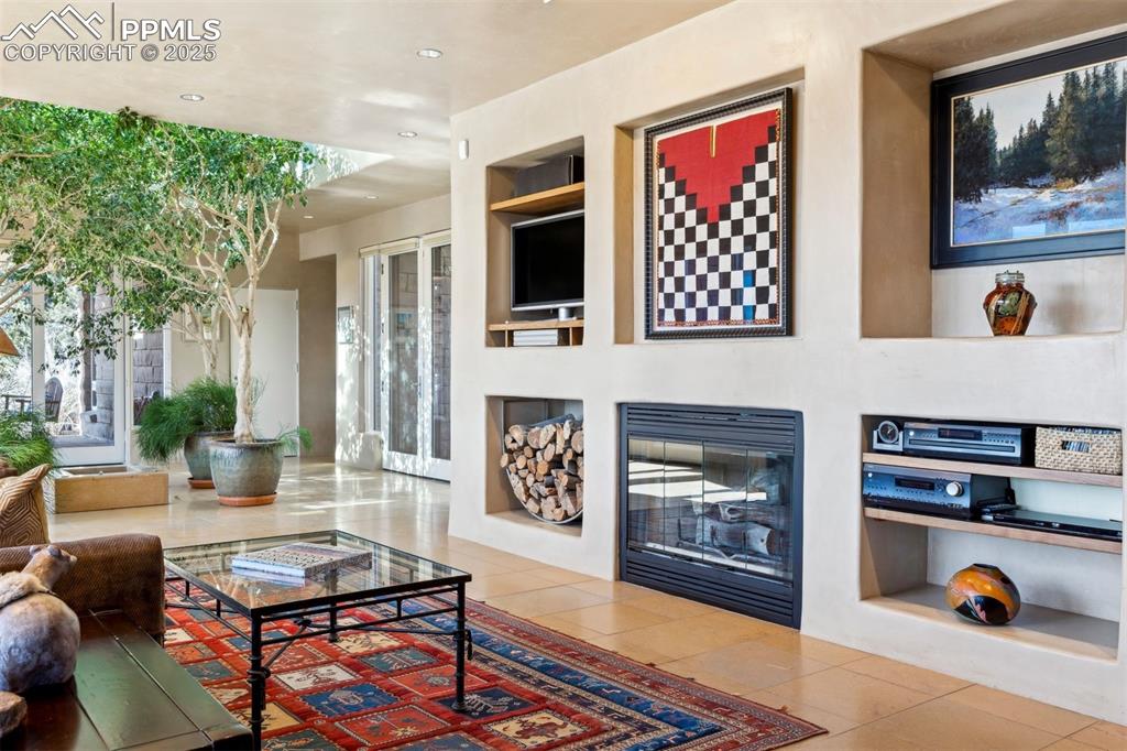 Image 25 of 49: Living Room