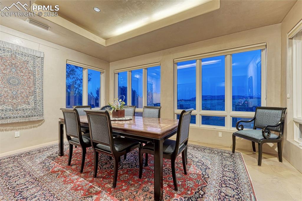 Image 31 of 49: Dining Area