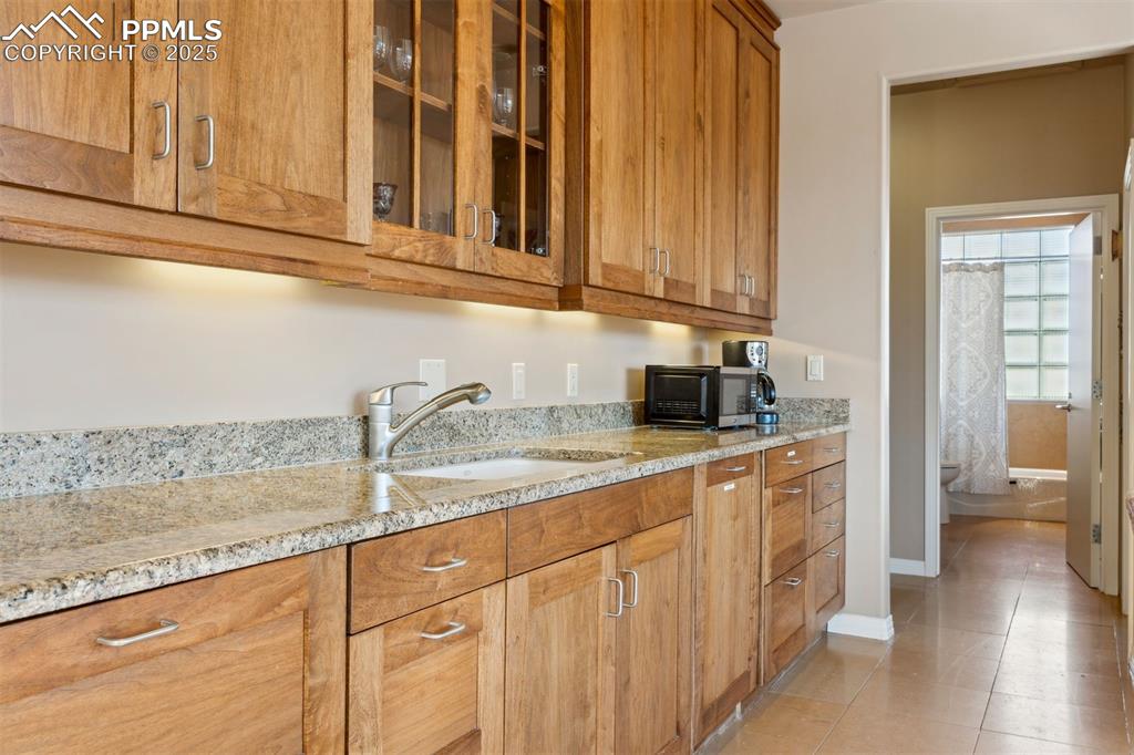 Image 46 of 49: Kitchen