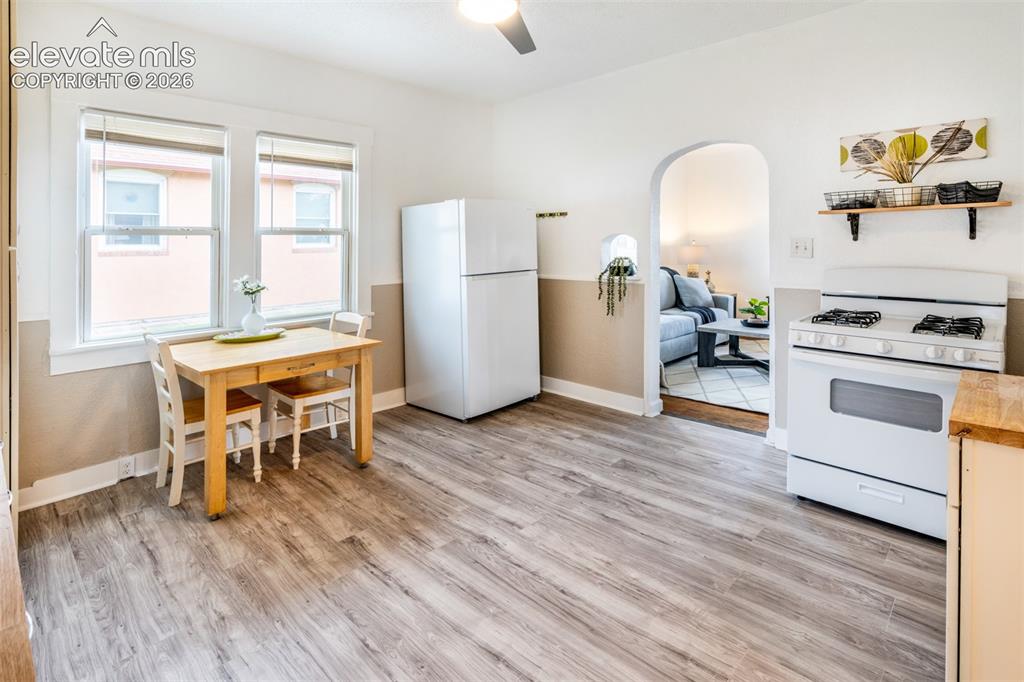 Image 11 of 22: Kitchen