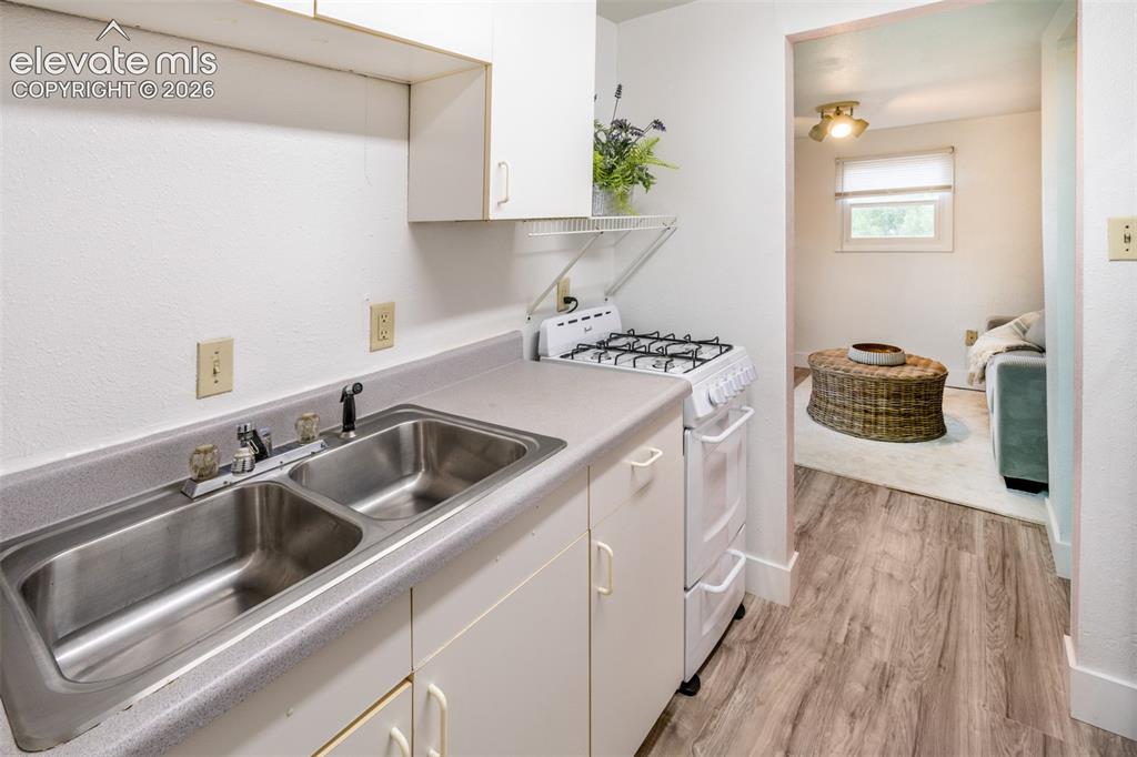 Image 19 of 22: Bathroom