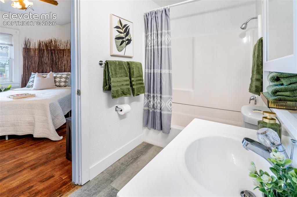 Image 6 of 22: Bathroom
