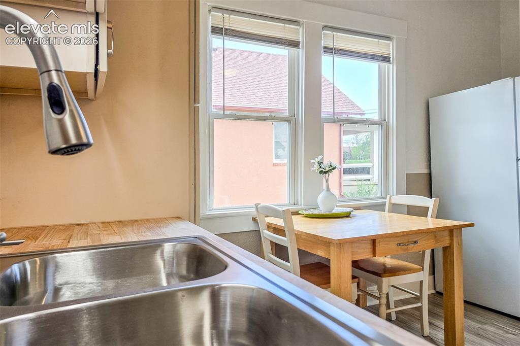 Image 9 of 22: Kitchen